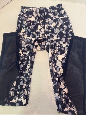 Old Navy Active Black and Cream Abstract Workout Leggings